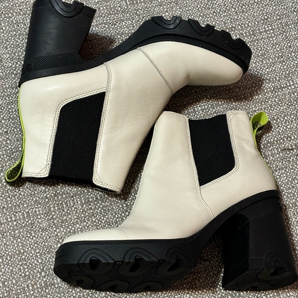 Sorel Brex Heel Lug Sole Chelsea Boots 6.5 Off White - Picture 3 of 8